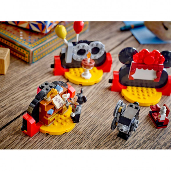 Конструктор LEGO Disney 40600 Празднование 100-летия Дисней в Чите