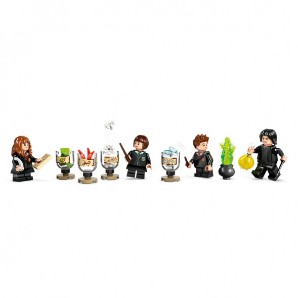 Конструктор LEGO Harry Potter 76431 Замок Хогвартс Класс зельеварения в Чите