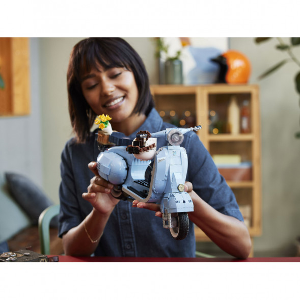 Конструктор LEGO Коллекционные наборы 10298 Vespa 125 в Чите