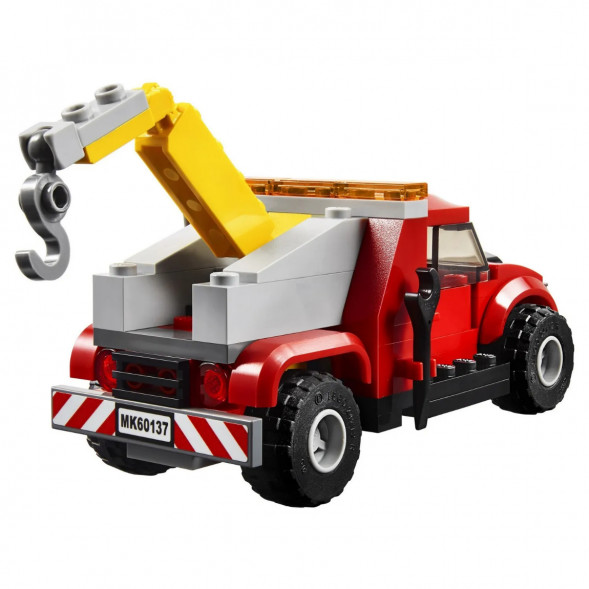 Конструктор LEGO City Police 60137 Побег на буксировщике в Чите