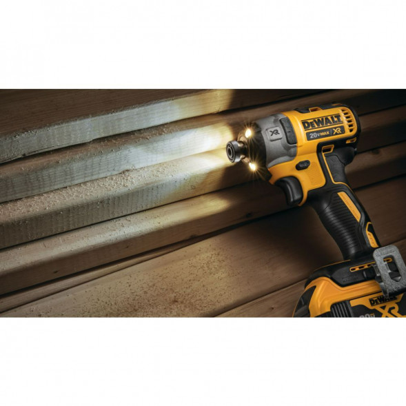Аккумуляторный шуруповерт DEWALT DCF887N, без АКБ и ЗУ в Чите