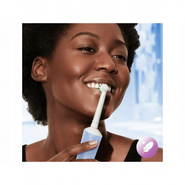Электрическая зубная щетка Oral-B Vitality Pro D103, голубой в Чите