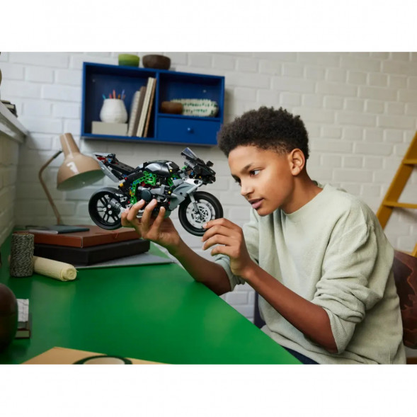 Конструктор LEGO Technic 42170 Мотоцикл Kawasaki Ninja H2R в Чите